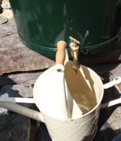 RENNER Metall-Regentonne Inkl. Gelochtem Deckel, 150 L, Dunkelgrün -Gartenbedarfsgeschäft 6609457 WE DE 003 RegenwasserSammeltonnemitgelochtemDeckelca150l