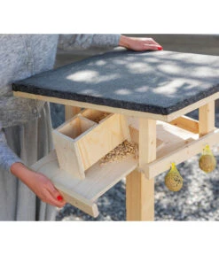 Dehner Natura Futterhaus Karwendel, Geflammt, Inkl. Ständer, Ca. B84,3/H127,2/T84,3 Cm -Gartenbedarfsgeschäft 6622872 6622898 6622906 6622922 WE MO 013 NVHRofanKarwendel