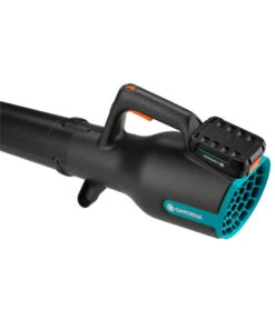 GARDENA Akku-Bläser PowerJet 18V P4A Set -Gartenbedarfsgeschäft 6726350 WE FS 005 GARDENAGARDENAAkkuBlaeserPowerJet18VP4ASet 1