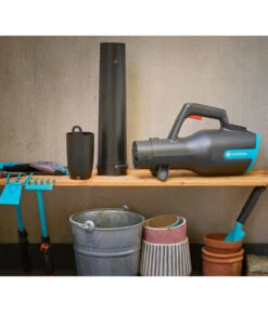 GARDENA Akku-Bläser PowerJet 18V P4A Set -Gartenbedarfsgeschäft 6726350 WE MO 003 GARDENAGARDENAAkkuBlaeserPowerJet18VP4ASet q