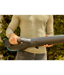 GARDENA Akku-Bläser PowerJet 18V P4A Set -Gartenbedarfsgeschäft 6726350 WE MO 008 GARDENAAkkuBlaeserPowerJet18VP4ASet 1